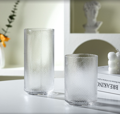 Straight-sided cup with diamond pattern